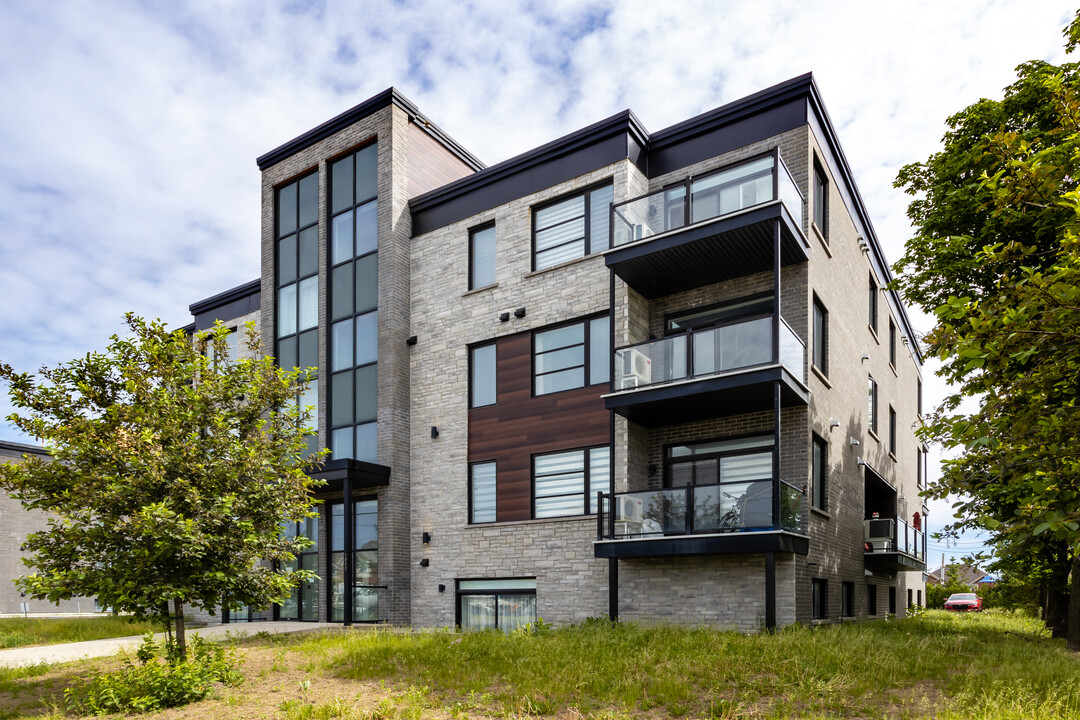 7000 Grande Allée in Longueuil, QC - Building Photo