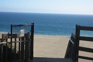 757 Ocean Ave in Santa Monica, CA - Building Photo