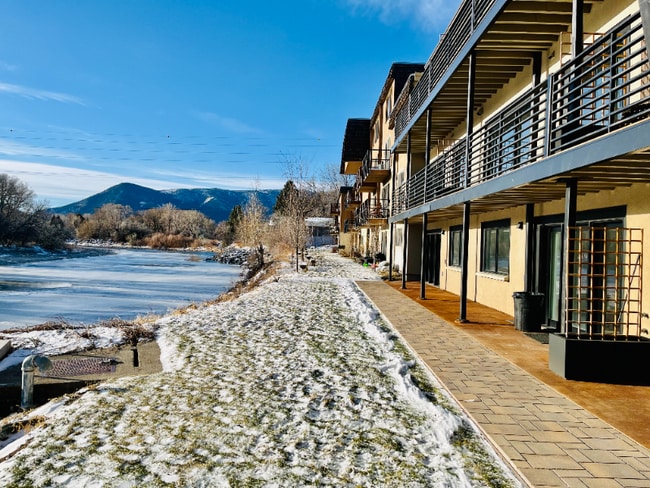 property at 1001 River Dr
