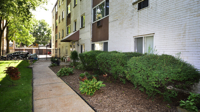 1441 W Farwell Ave in Chicago, IL - Foto de edificio - Building Photo