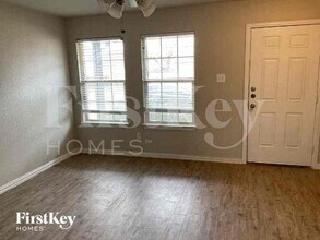 664 River Garden Dr in Fort Worth, TX - Foto de edificio - Building Photo