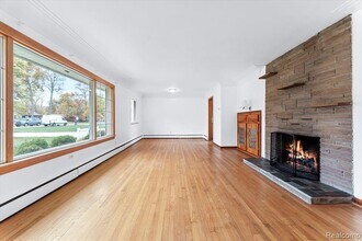 9127 Lake Rd in Grosse Ile Township, MI - Building Photo - Building Photo