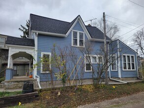 311 W Forest Ave, Unit Top Floor in Ypsilanti, MI - Building Photo - Building Photo