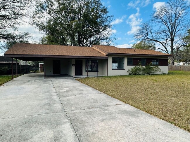 property at 1904 Delaroche Dr W