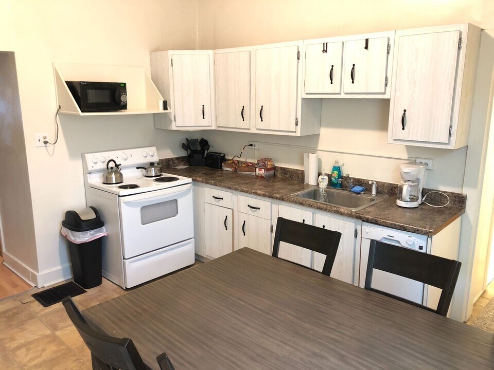 332 Ophelia St in Pittsburgh, PA - Building Photo