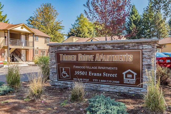 39501 Evans St in Sandy, OR - Foto de edificio - Building Photo