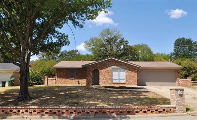 6983 Cox Ln in Fort Worth, TX - Building Photo