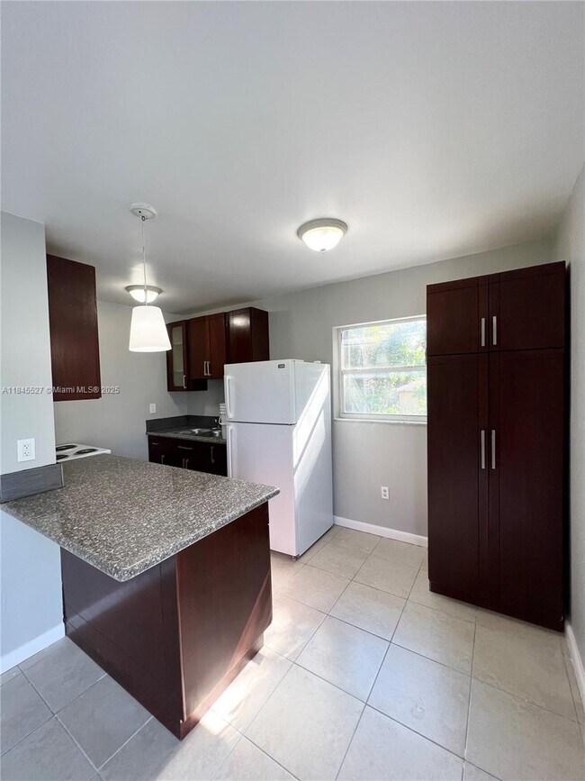 7632 NE 3rd Pl in Miami, FL - Building Photo - Building Photo