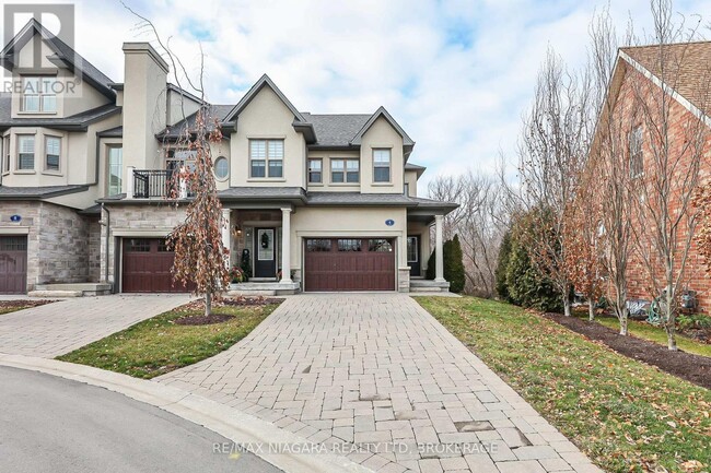4 Aberdeen Ln S