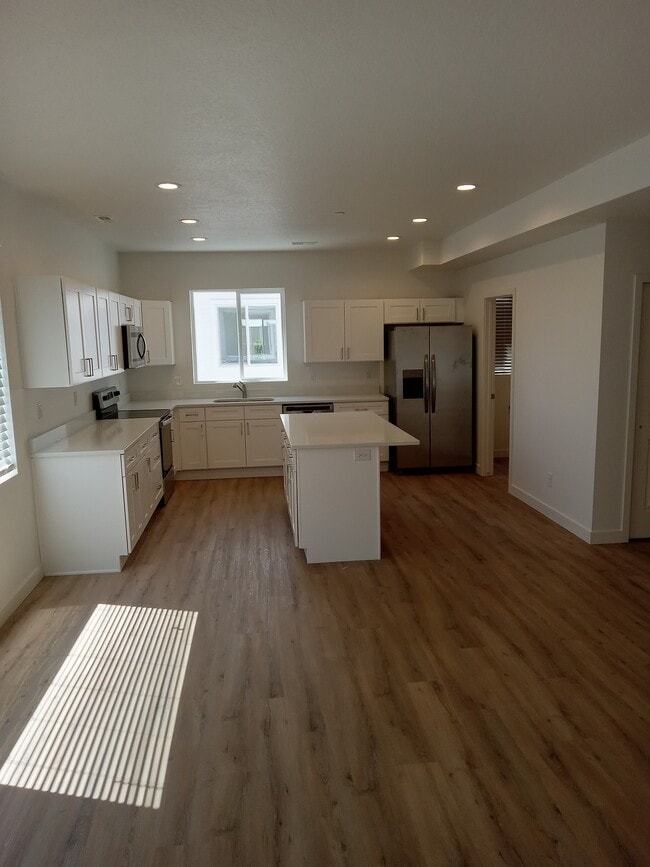 238 W Paramount Ave, Unit 102 in Salt Lake City, UT - Building Photo - Building Photo