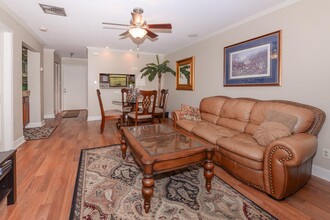 2050 Oleander Blvd in Fort Pierce, FL - Foto de edificio - Building Photo