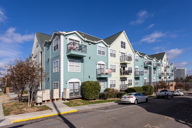 Commons at Knoxville in Knoxville, TN - Building Photo - Building Photo