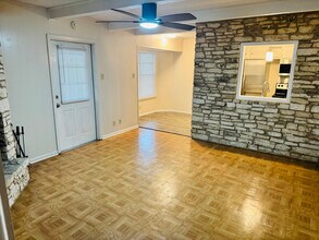 4254 Desert View Dr in San Antonio, TX - Building Photo - Building Photo