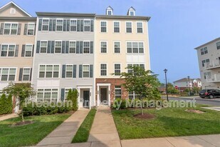 17002 Beveridge Dr in Dumfries, VA - Building Photo