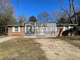 2403 Groveland Cir N in Macon, GA - Building Photo