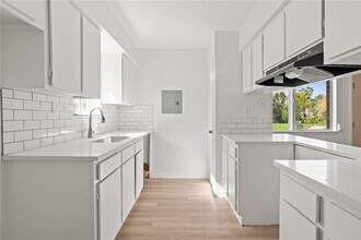 6112 Hidden Oaks St in Corpus Christi, TX - Foto de edificio - Building Photo