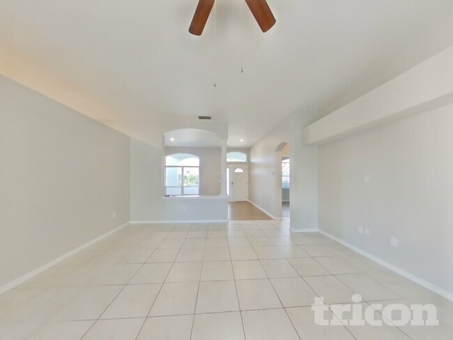 28634 Hanging Moss Loop in Zephyrhills, FL - Building Photo - Building Photo