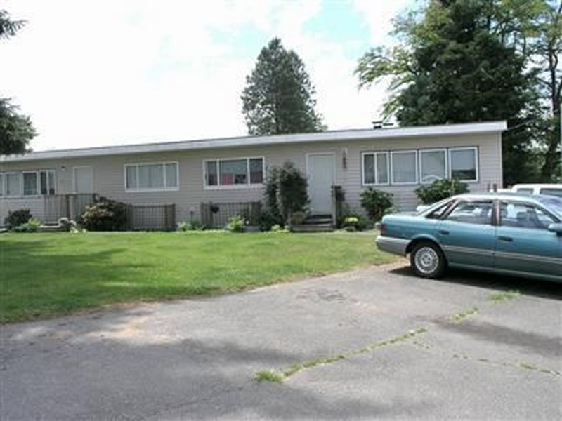 Quadruplex in Enumclaw, WA - Building Photo