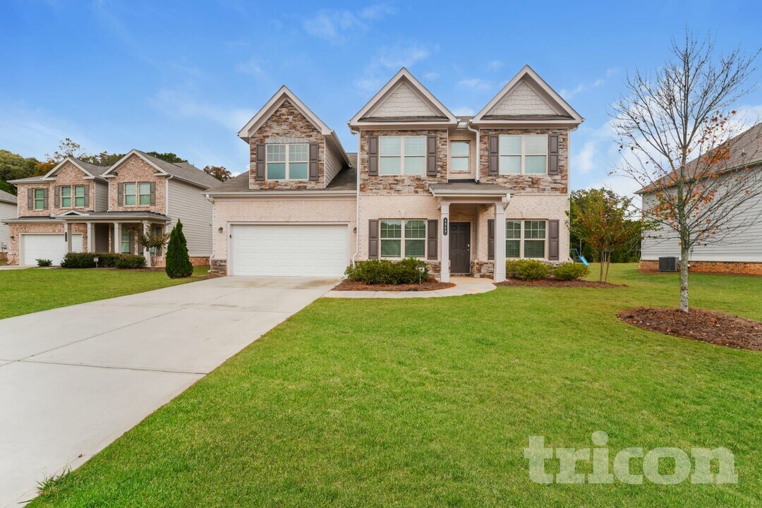 4342 Bella View Dr in Snellville, GA - Building Photo