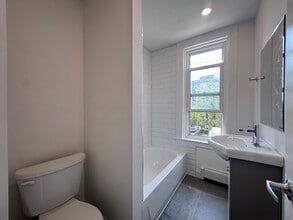 74 Shepherd St W in Windsor, ON - Building Photo - Building Photo