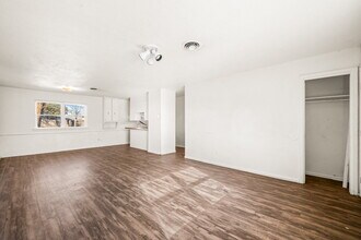 5614 44th St in Lubbock, TX - Building Photo - Building Photo