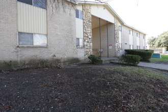 Courtyard Apartments in Plano, TX - Building Photo - Building Photo