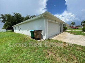 909 SE 14th St in Cape Coral, FL - Building Photo - Building Photo