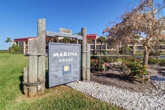 868 Bayway Blvd in Clearwater, FL - Building Photo - Building Photo
