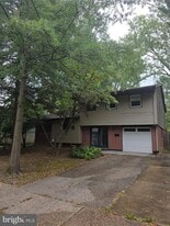 305 Radcliffe Dr in Newark, DE - Building Photo