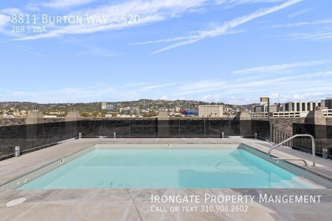 8811 Burton Way in West Hollywood, CA - Foto de edificio - Building Photo