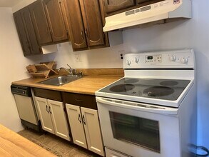 1526 Potomac Ave SE, Unit English Basement in Washington, DC - Foto de edificio - Building Photo