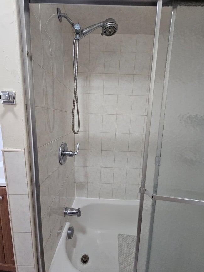 1614 Summit Ave in Union City, NJ - Building Photo - Building Photo