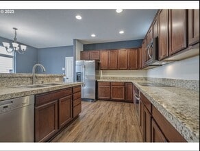 5310 SE Redberry Pl in Hillsboro, OR - Foto de edificio - Building Photo