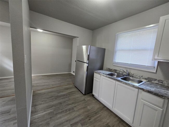 601 E Wright Ave in Baytown, TX - Building Photo - Building Photo