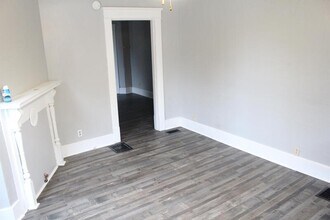 142 N Lancaster St in Athens, OH - Foto de edificio - Building Photo