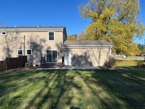 895 N Cedar Rd in Mason, MI - Foto de edificio - Building Photo