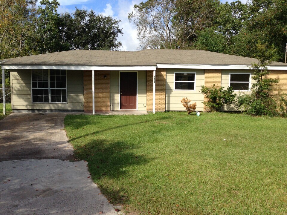 3907 Reynosa Dr in Gulfport, MS - Building Photo