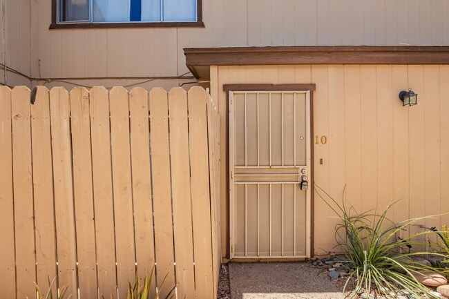 7120 E Wilshire Dr in Scottsdale, AZ - Building Photo - Building Photo