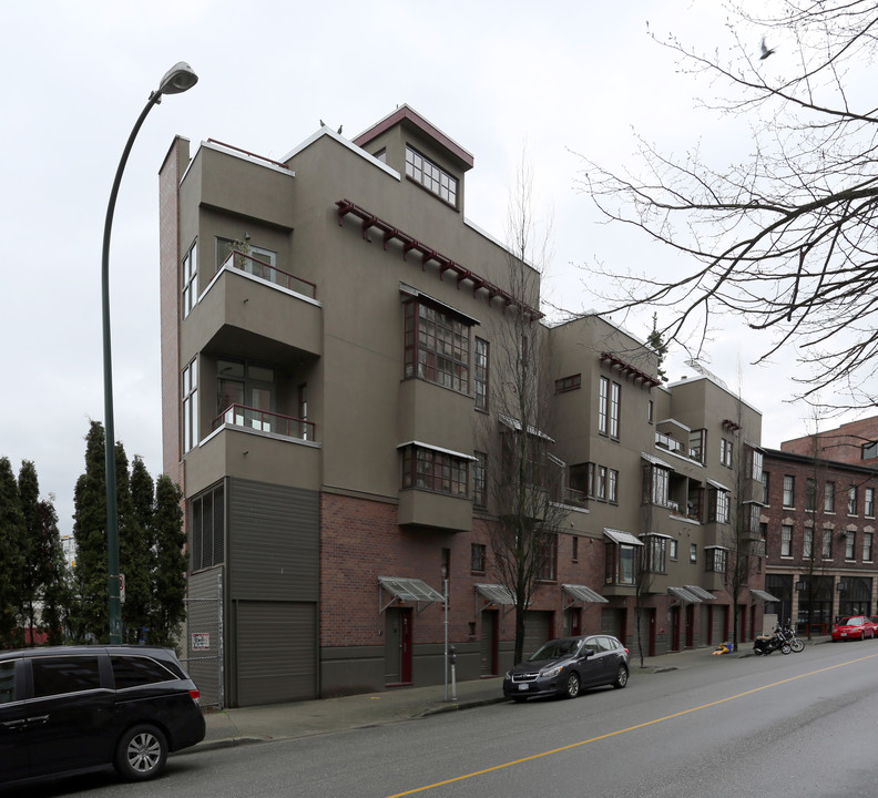 131-141 Alexander St in Vancouver, BC - Building Photo