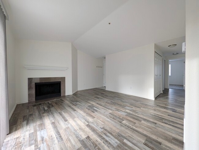 7453 Newcastle Golf Club Rd, Unit B302 in Newcastle, WA - Building Photo - Building Photo