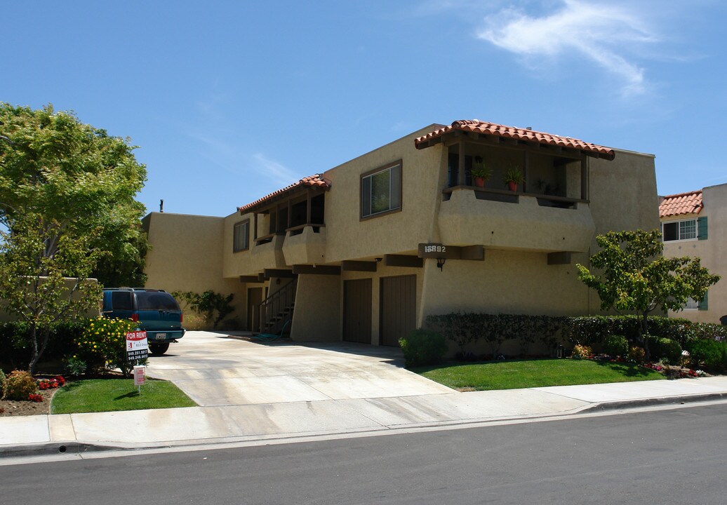 16892 Lynn St in Huntington Beach, CA - Building Photo