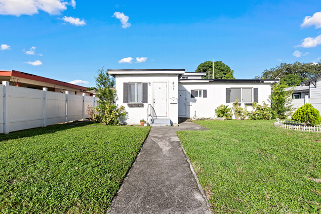 401 NW 16th Ave, Unit S in Fort Lauderdale, FL - Foto de edificio - Building Photo