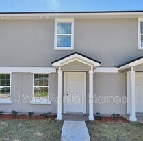 8495 McGirts Village Ln in Jacksonville, FL - Building Photo