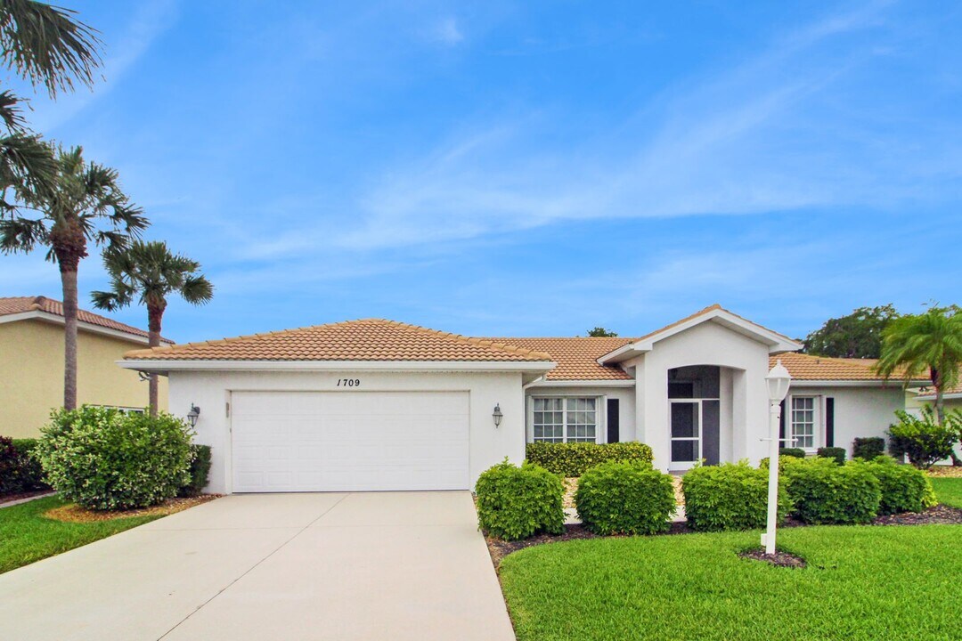 1709 Kilruss Dr in Venice, FL - Building Photo