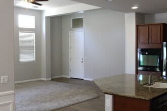 14705 Checkerbloom Dr in Bakersfield, CA - Building Photo - Building Photo