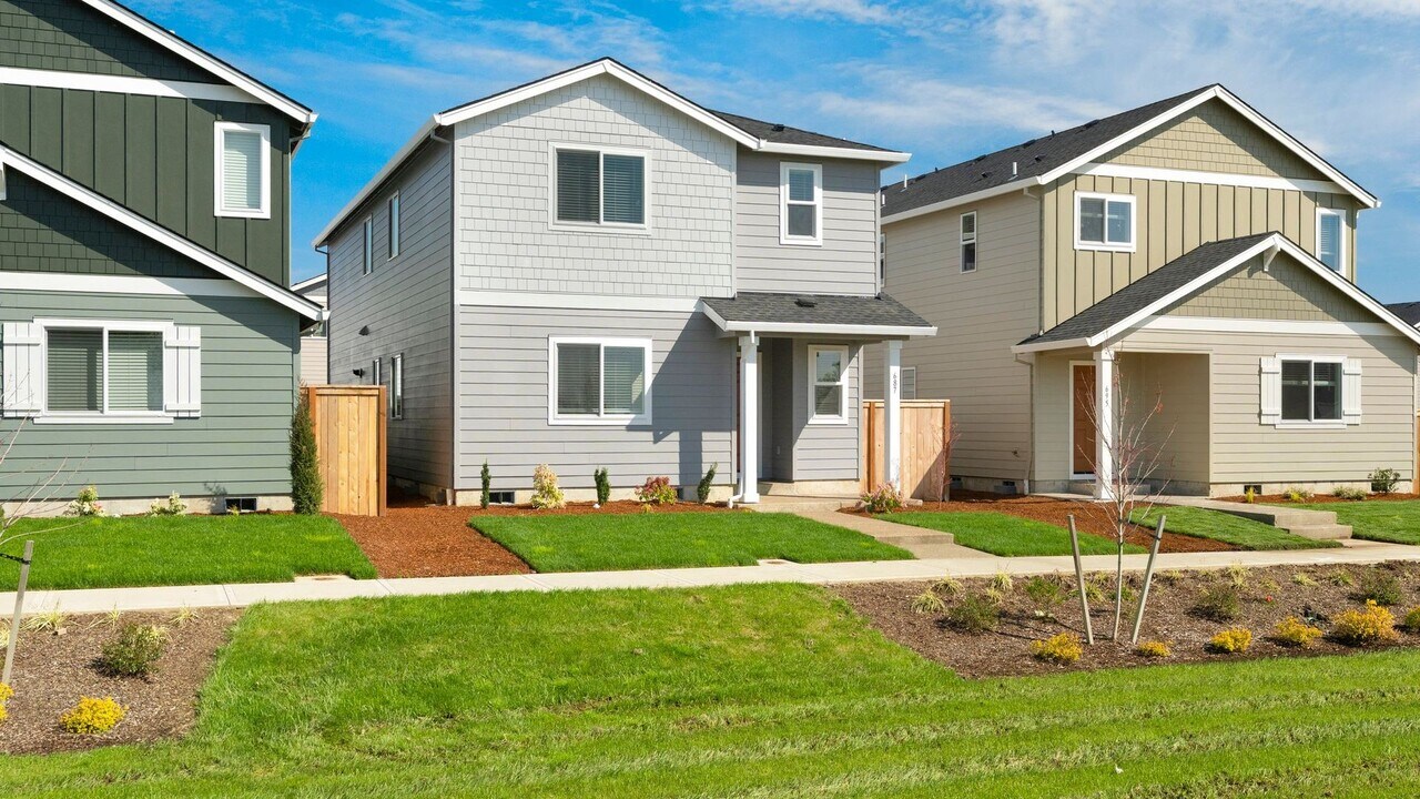 687 Pickering Ln in Woodburn, OR - Building Photo