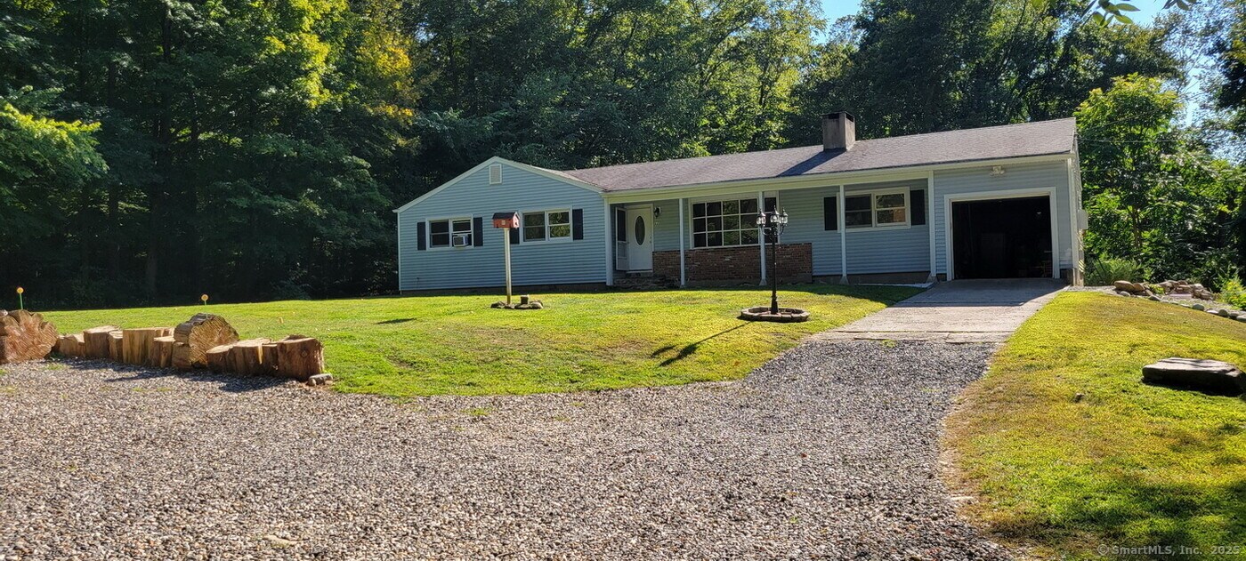 11 Marywood Rd in Bethel, CT - Building Photo