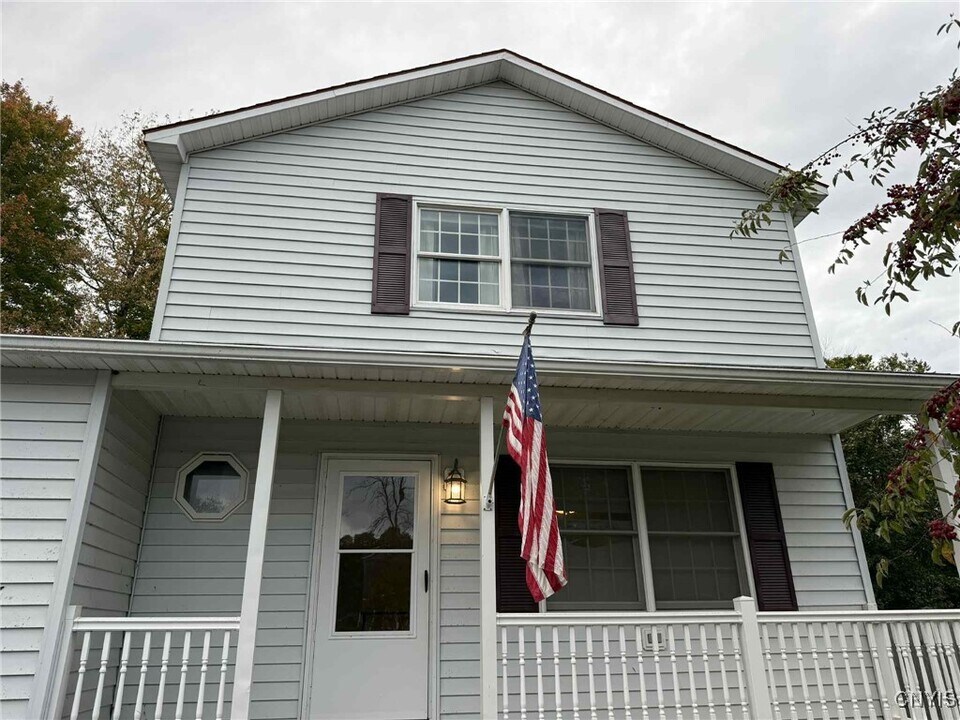 83 Downey Dr in Oswego, NY - Building Photo