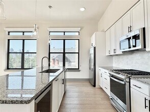 3330 Oak Grove Ave-Unit -402 in Dallas, TX - Building Photo - Building Photo