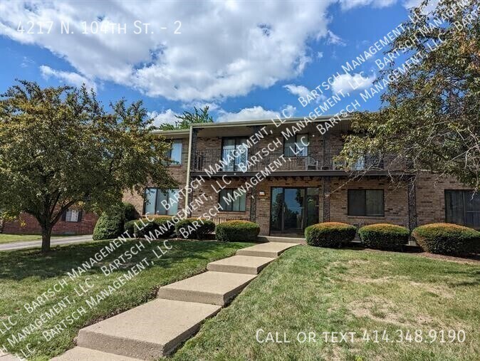 4217 N 104th St in Milwaukee, WI - Building Photo